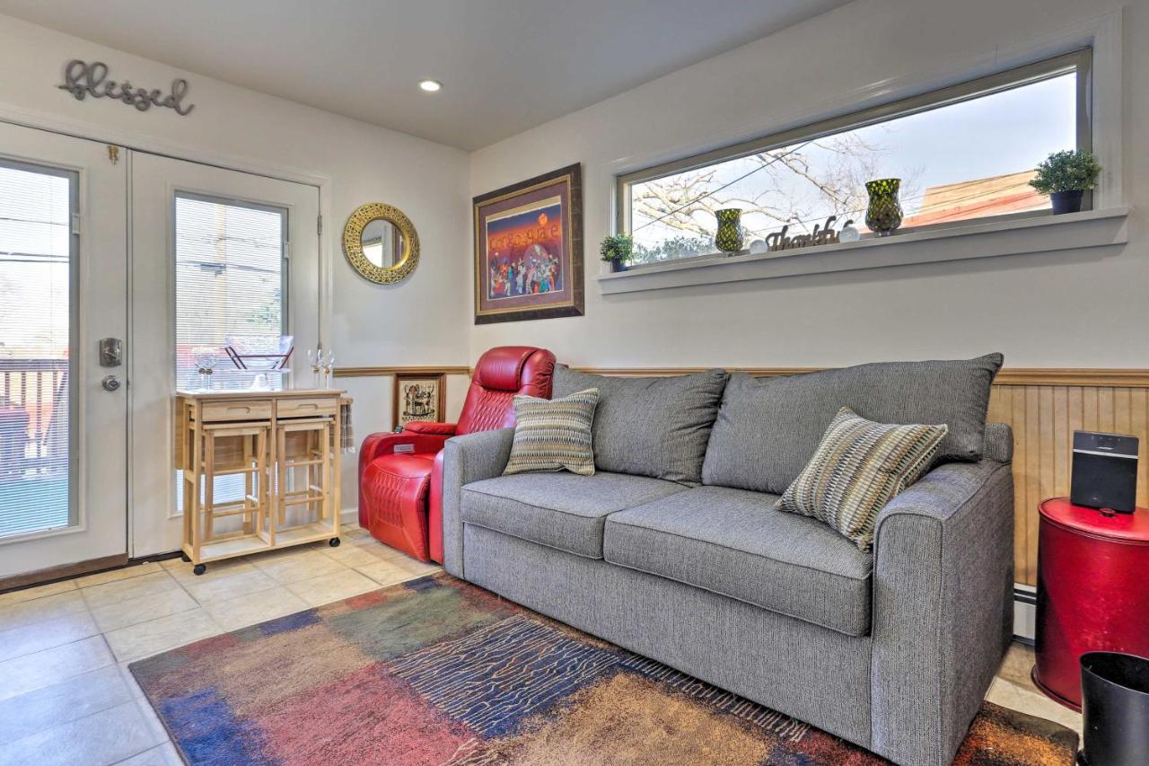 Central Elmont Studio With Great Outdoor Space! Exteriör bild