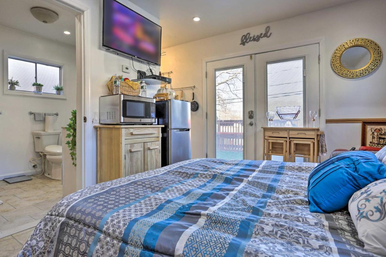 Central Elmont Studio With Great Outdoor Space! Exteriör bild