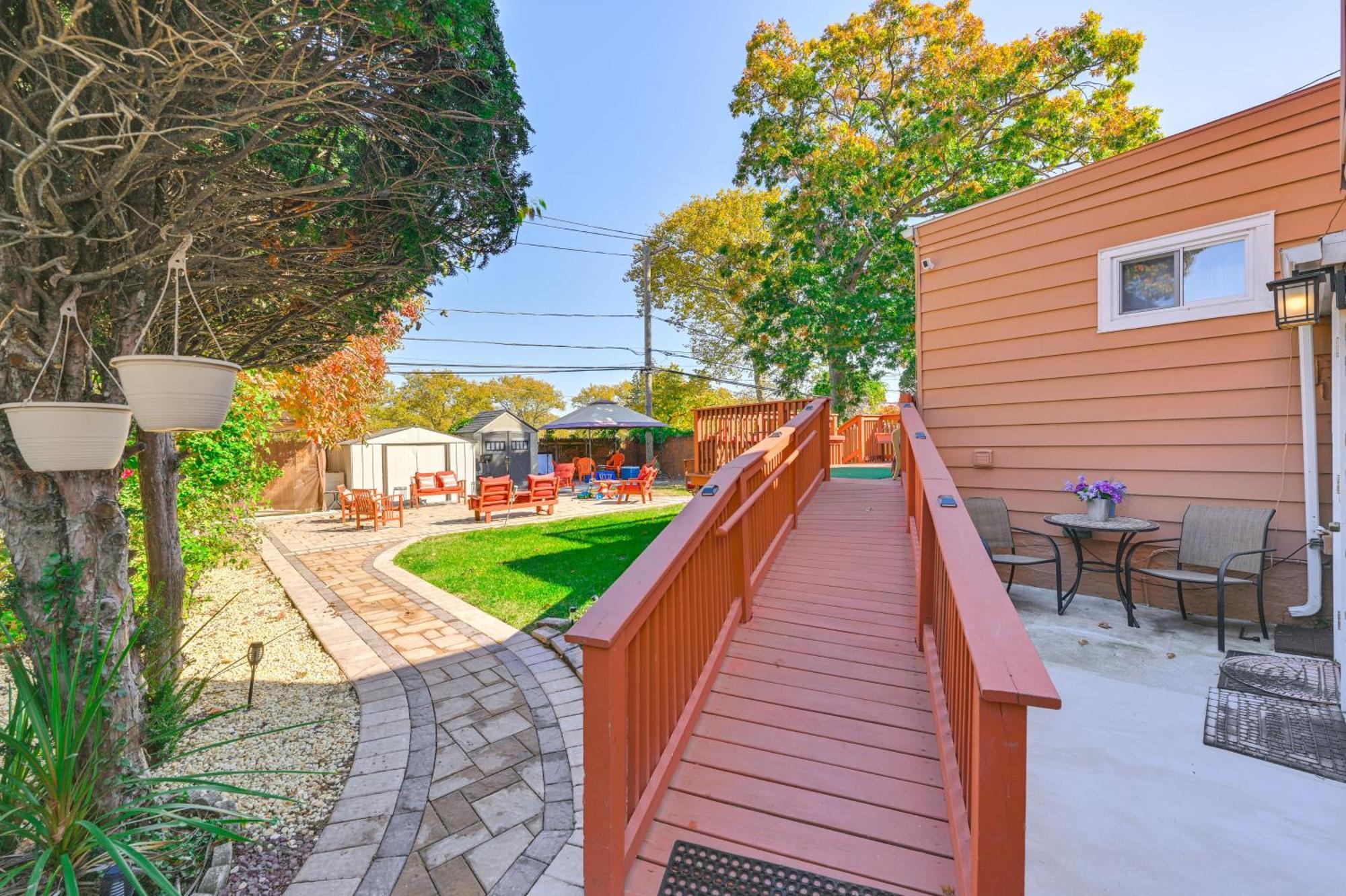 Central Elmont Studio With Great Outdoor Space! Exteriör bild