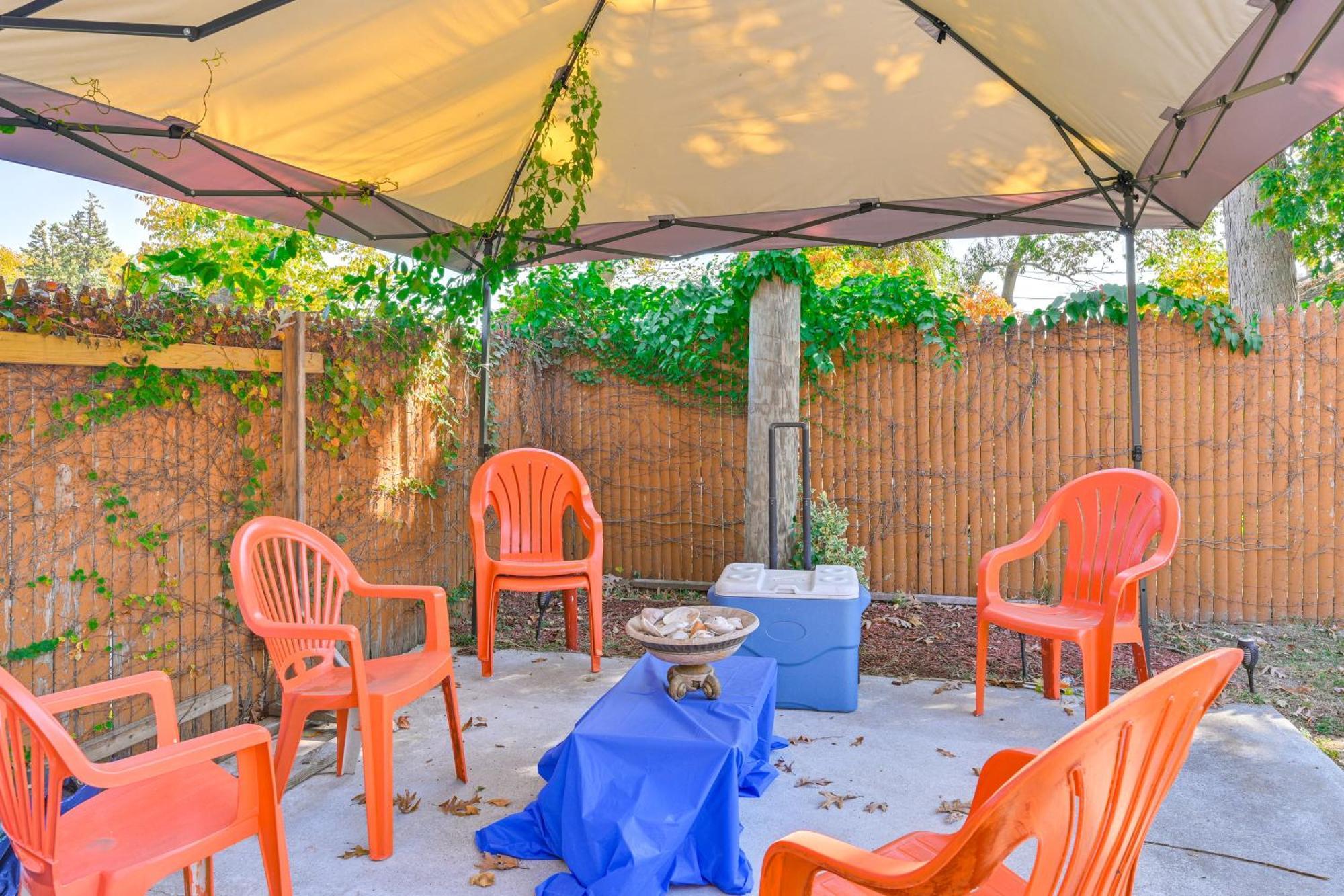 Central Elmont Studio With Great Outdoor Space! Exteriör bild
